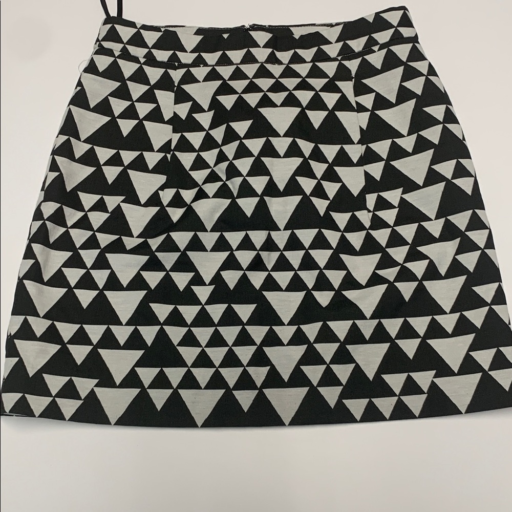 J crew triangle tribal skirt size 00 black cream color VGUC white